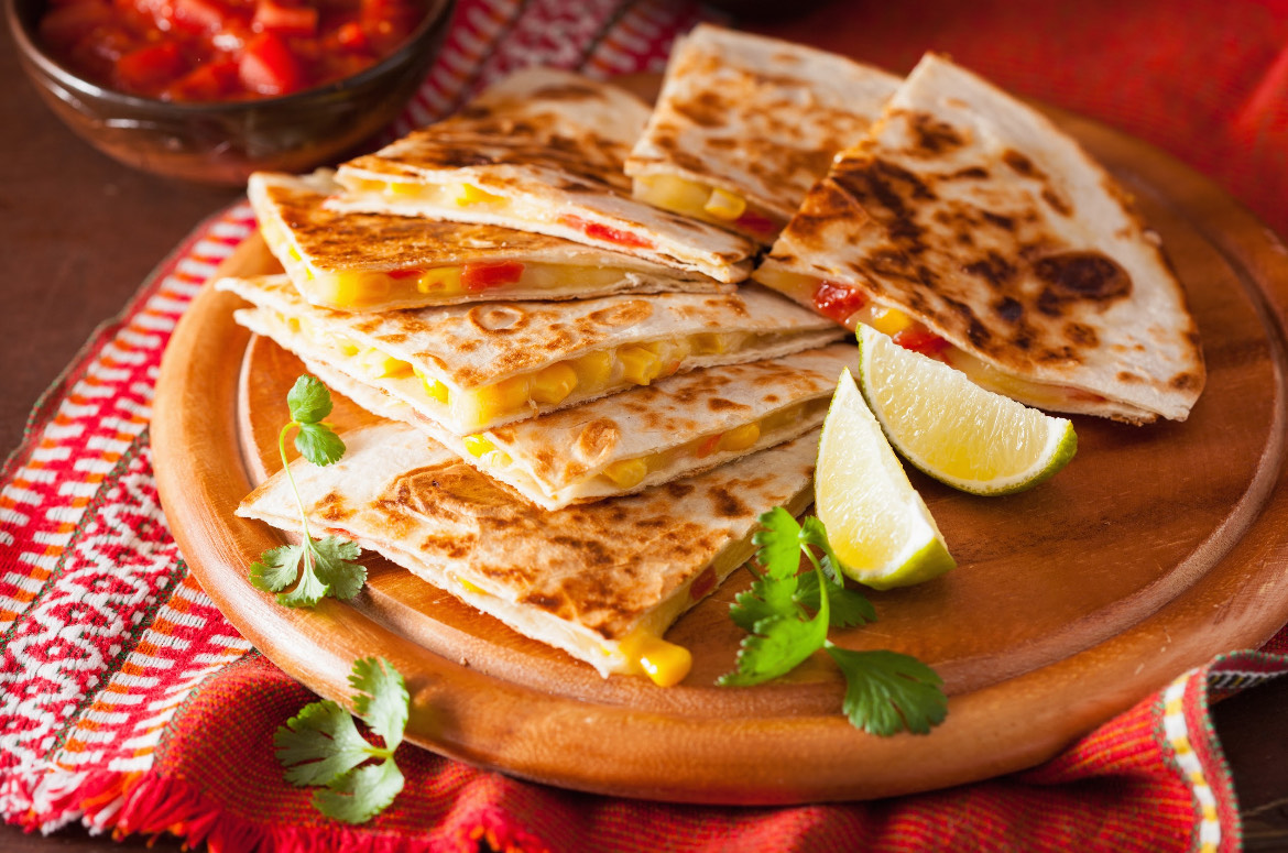 Cuál es el origen de la quesadilla y por qué no siempre lleva queso